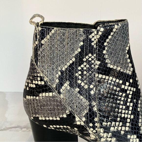 Marc Fisher Gray & Black Embossed Leather Dress Western Ankle Booties Sz 6-EUC - Picture 12 of 15